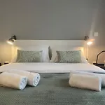 Moderna Apartment Urban Stay