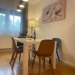 Moderna Apartment Urban Stay